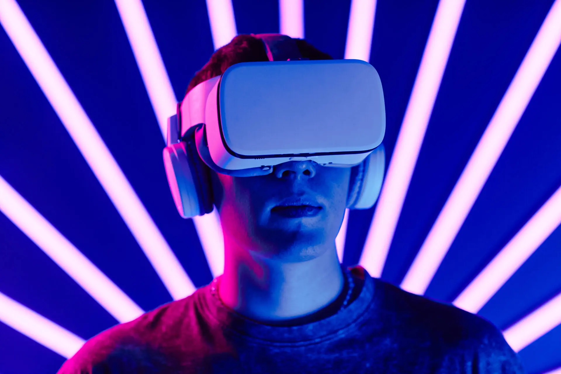 virtual-reality-in-neon-2022-07-18-21-17-12-utc.jpg